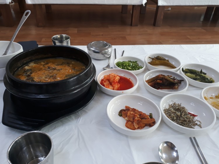 철수후 여수 국동항에 들러서 붕정어탕으로 점심